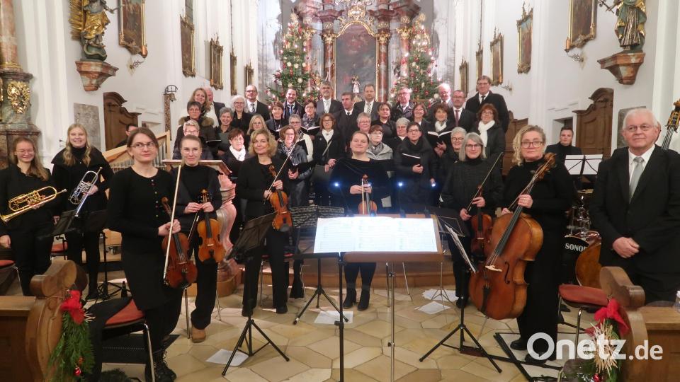Der Kirchenchor Vilseck unter Leitung von Franz Winklmann (rechts) begeisterte bereits mehrfach die Zuhörer in der Stadtpfarrkirche St. Ägidius. Bei diesem Konzert (Bild) hat ihn eine Instrumentalgruppe aus Musikern des gesamten Landkreises begleitet. Am Sonntag, 12. Oktober, übernimmt dies eine von Winklmann zusammengestellte Band. Archivbild: rha
