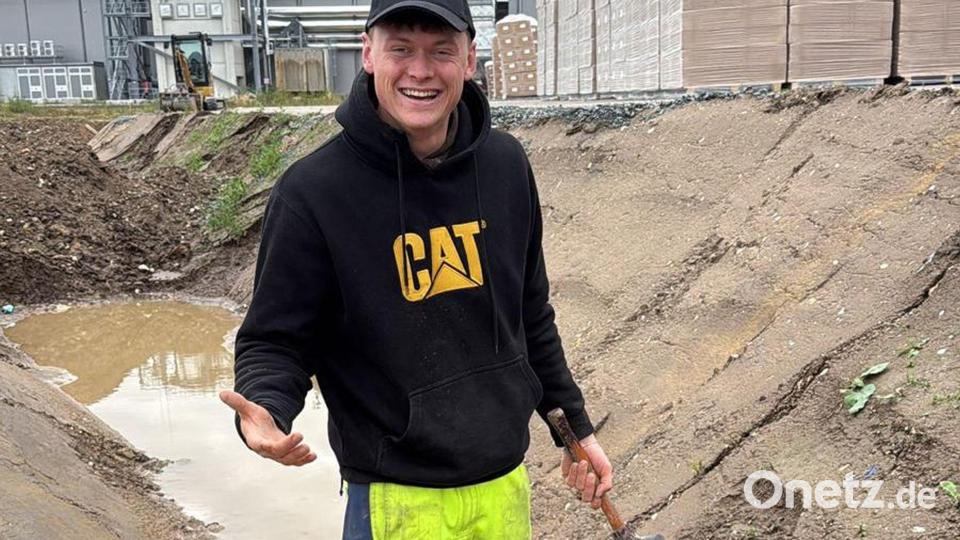 So sieht ein glücklicher Straßenbauer aus: Louis Sichelstiel (23) aus Irlbach. Bild: upl