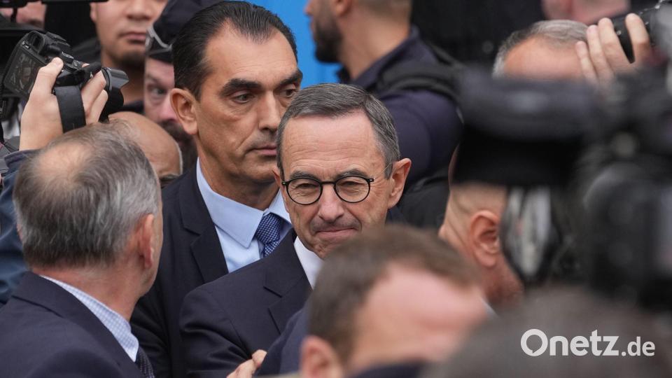 Der mit der Zusammensetzung der neuen Regierung unzufriedene Chef der Konservativen, Bruno Retailleau, hatte den Rücktritt von Frankreichs Premier provoziert (Archivbild). Bild: Thibault Camus/AP/dpa