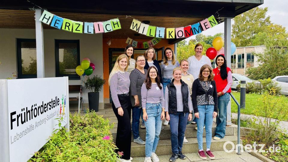 Leiterin Michaela Moore (hinten, rechts) gemeinsam mit ihrem Frühförder-Team. Bild: Mariella Kramer