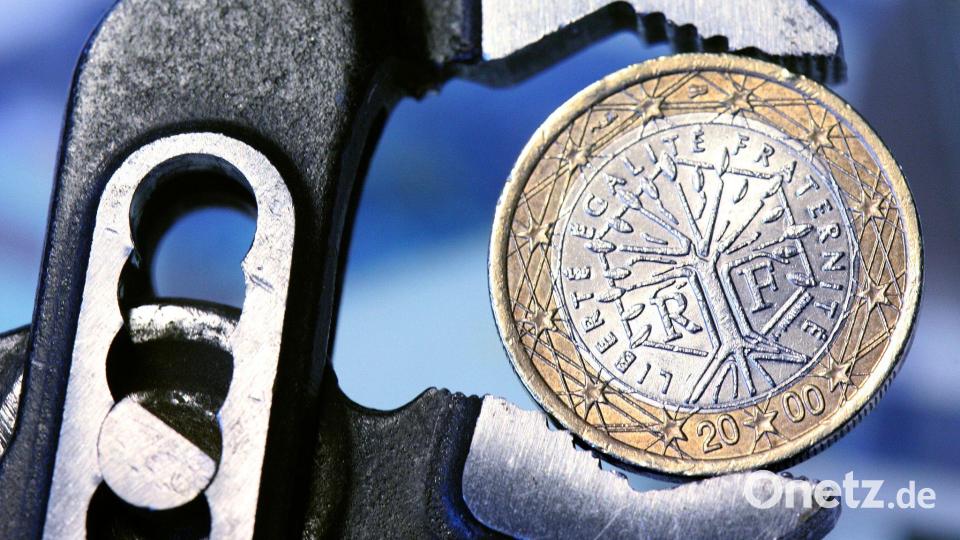 Nehmen Finanzspekulanten Frankreich in die Zange? (Symbolbild) Bild: picture alliance / dpa