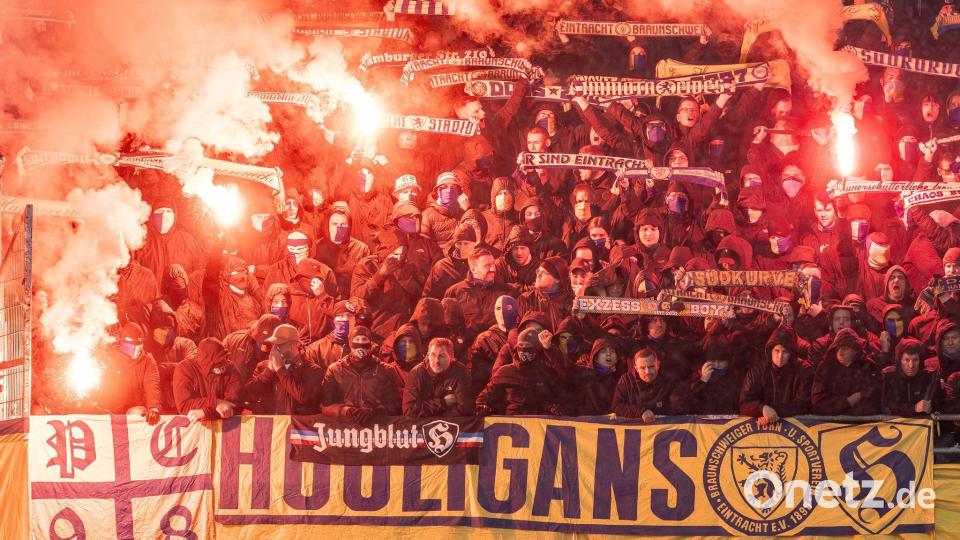 Die Polizei hofft auf ein friedliches Derby zwischen Braunschweig und Hannover. Bild: Axel Heimken/dpa