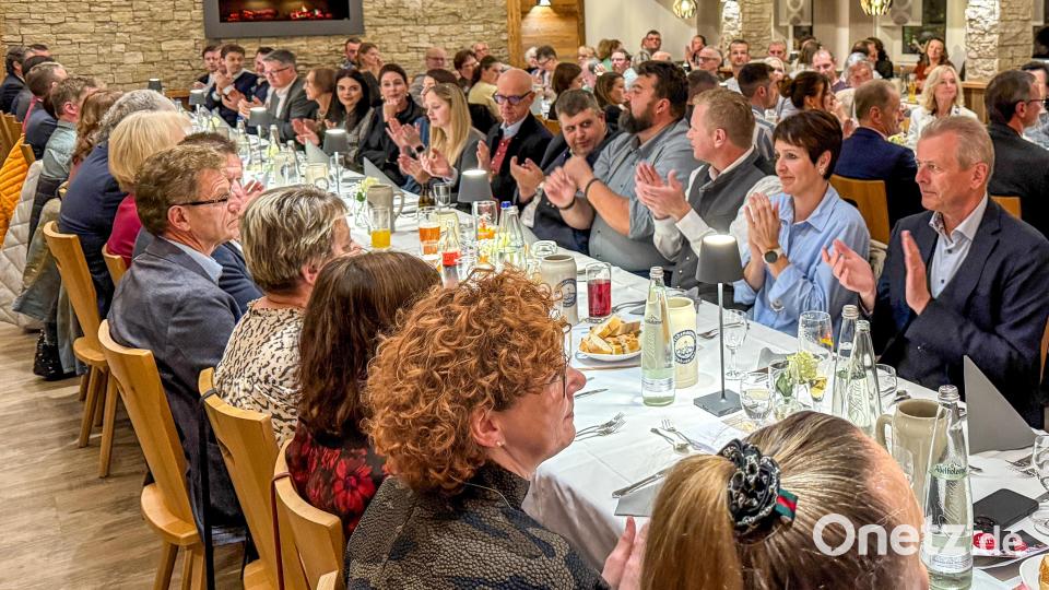 Jede Menge Ehrengäste waren zur Eröffnung der Schlemmerwochen gekommen. Bild: Wolfgang Steinbacher