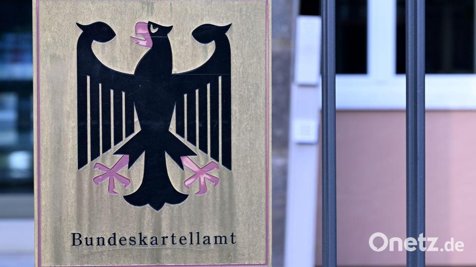 Das Bundeskartellamt hat die Preisänderungen der rund 15.000 Tankstellen in Deutschland im Blick. (Archivbild) Bild: Wolf von Dewitz/dpa