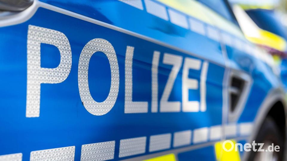 Großer Polizeieinsatz an einer Paderborner Berufsschule: Eine Schülerin wurde angegriffen Bild: David Inderlied/dpa