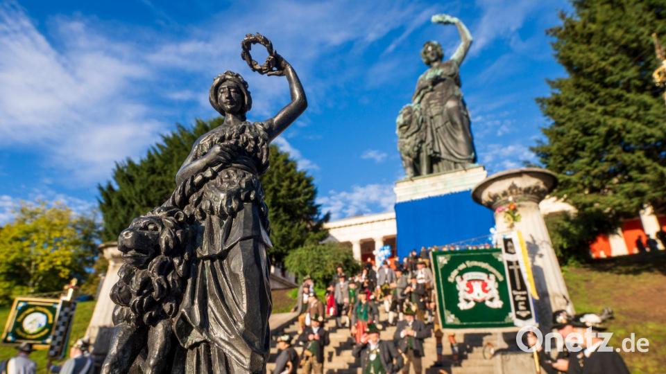 Seit 175 Jahren thront die Bavaria über der Theresienwiese. Bild: Peter Kneffel/dpa