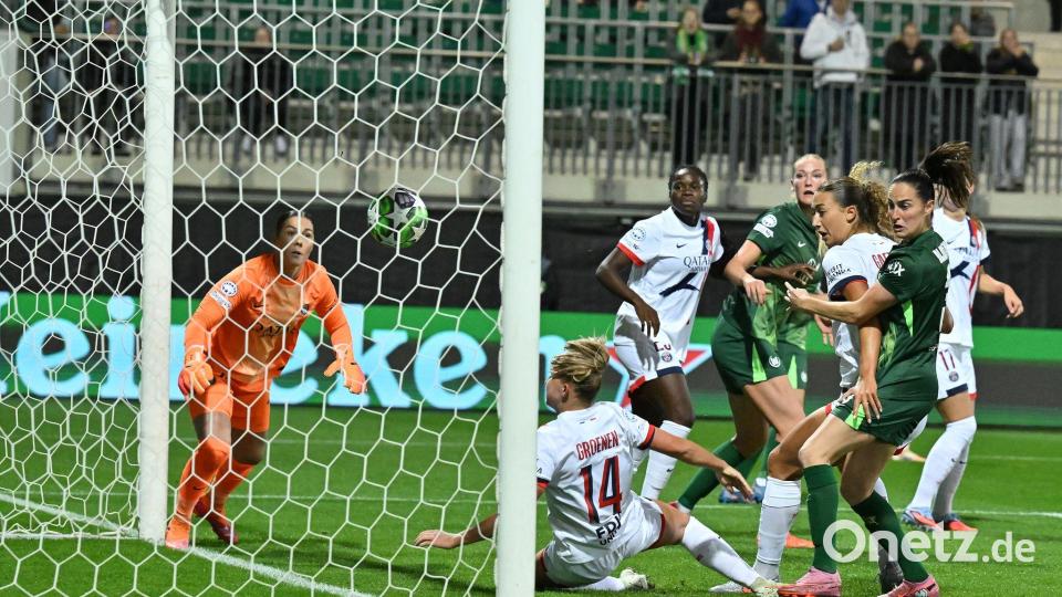 Die Wolfsburger Führung fiel nach einem Eckball. Bild: Swen Pförtner/dpa