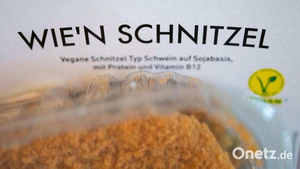 Auch Bezeichnungen, die an bekannte Begriffe wie &quot;Wiener Schnitzel&quot; erinnern, wären von dem Verbot betroffen. (Symbolbild) Bild: Marijan Murat/dpa