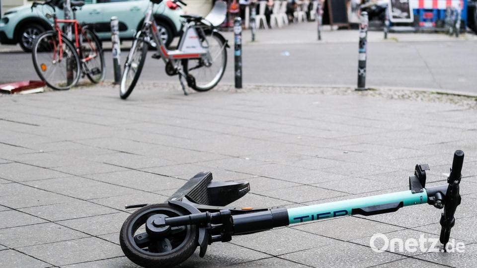 2024 ist die Zahl der Unfälle von E-Scootern mit Verletzten oder Toten stark gestiegen. (Archivfoto) Bild: Jens Kalaene/dpa-Zentralbild/dpa