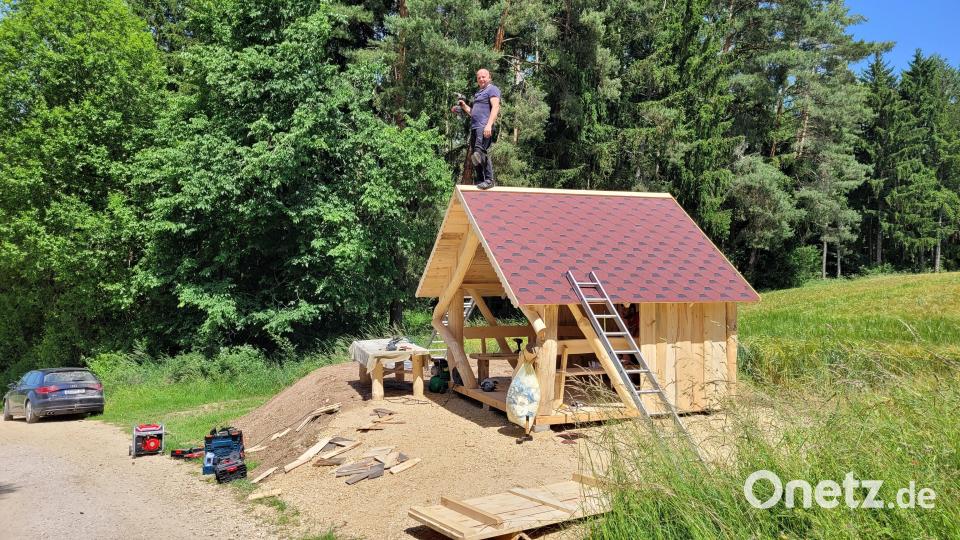 Die Wetterschutzhütte und Infotafeln von Thomas Pickel unterstützt beispielsweise die Frankenpfalz . Bild: Thomas Pickel