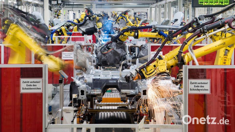 Viele Autobauer stehen unter Druck. (Archivbild) Bild: Julian Stratenschulte/dpa