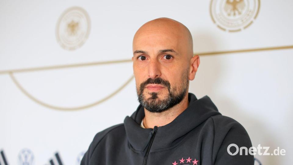 U21-Nationaltrainer Antonio Di Salvo nominierte Spieler nach. Bild: Jan Woitas/dpa