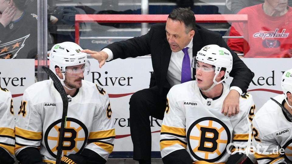 Marco Sturm (M) feierte mit Boston seinen ersten Sieg als NHL-Cheftrainer. Bild: Nick Wass/FR67404 AP/AP/dpa