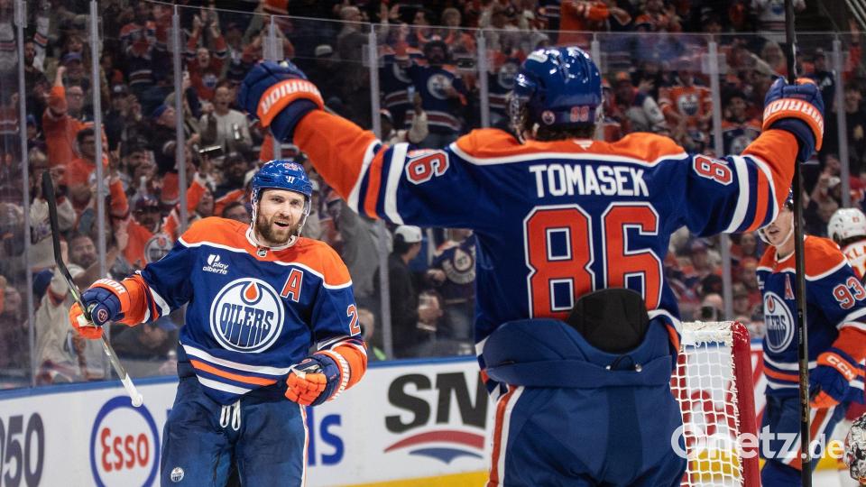 Leon Draisaitl (links) hat das 400. NHL-Tor seiner Karriere erzielt. Bild: Jason Franson/The Canadian Press/dpa