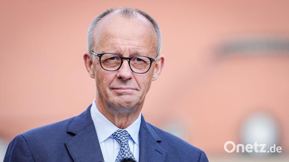 Der Kanzler will die Wettbewerbsfähigkeit der Branche stärken. (Archivbild) Bild: Kay Nietfeld/dpa