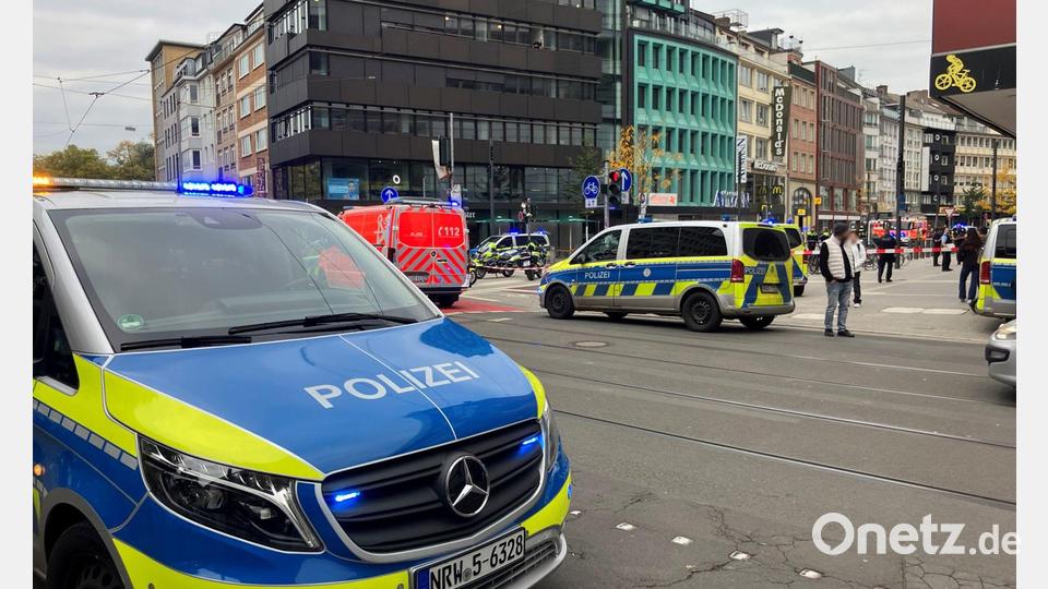 Die Polizei ist zu einem größeren Einsatz ausgerückt. Bild: Frank Christiansen/dpa