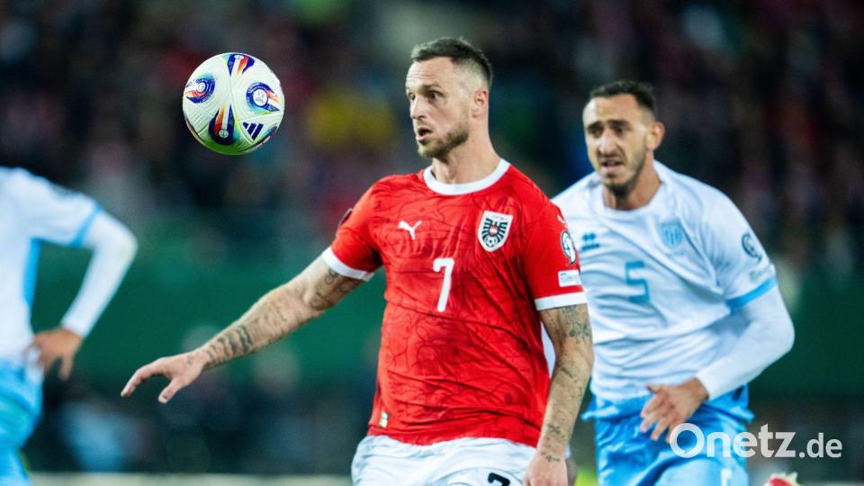 Ball und Tor stets im Blick: Österreichs neuer Rekordtorschütze heißt Marko Arnautovic. Bild: Georg Hochmuth/APA/dpa
