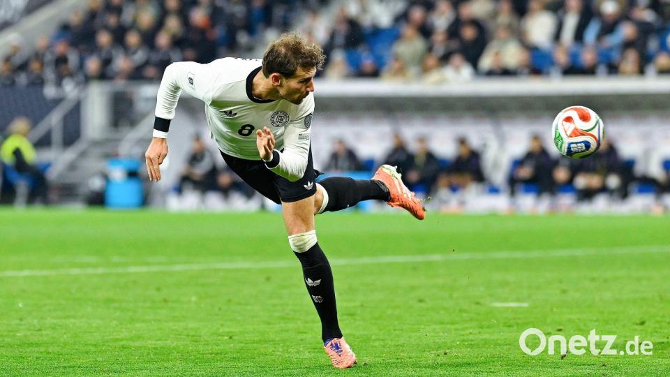 Leon Goretzka artistisch in Aktion. Bild: Uwe Anspach/dpa