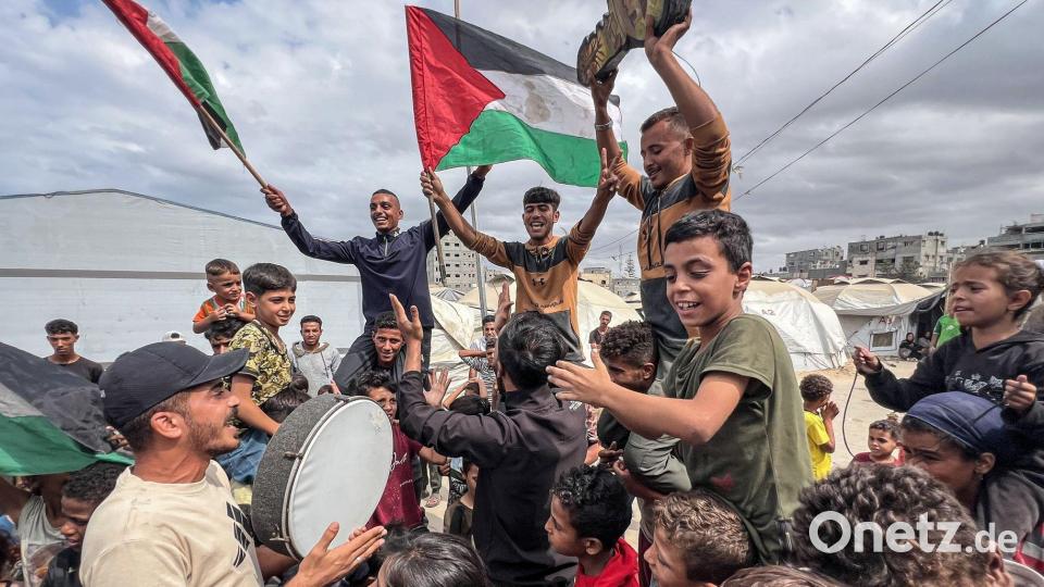 Nach zwei Jahren Krieg wird im Gazastreifen die Einigung auf eine Waffenruhe gefeiert. Bild: Belal Abu Amer/APA Images via ZUMA Press Wire/dpa