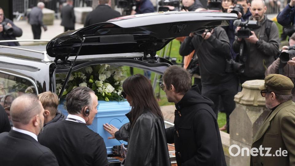 Zahlreiche Prominenten nahmen bei der Trauerfeier in Manchester Abschied. Bild: Danny Lawson/PA Wire/dpa