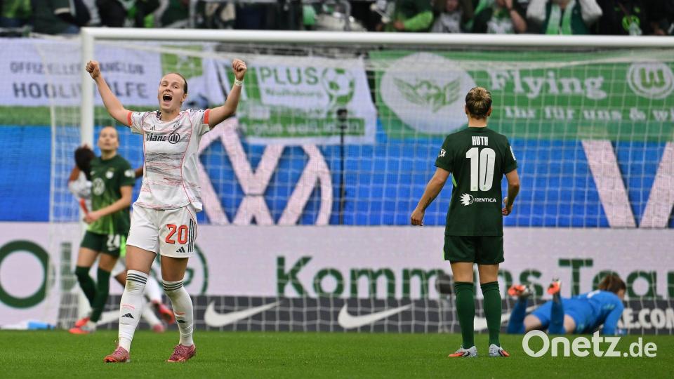 Münchner Jubel in Wolfsburg: Franziska Kett feiert das Tor zum 2:1. Bild: Swen Pförtner/dpa