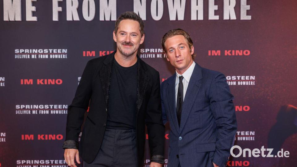 Regisseur Scott Cooper und Schauspieler Jeremy Allen White kamen zur Deutschlandpremiere des Springsteen-Films nach Berlin. (Archivbild) Bild: Andreas Gora/dpa