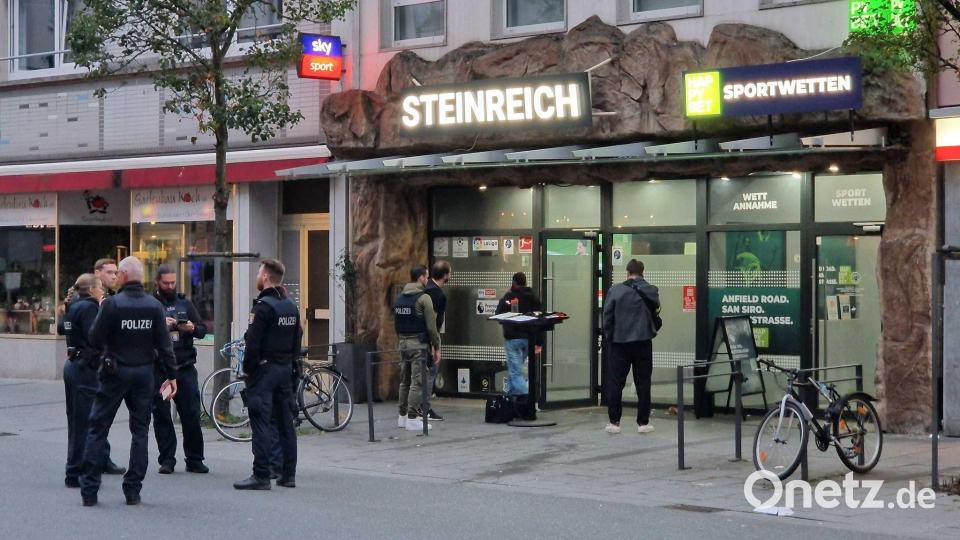 Mehrere Schüsse fielen in dem Wettbüro, einer davor. Bild: Carolin Eckenfels/dpa