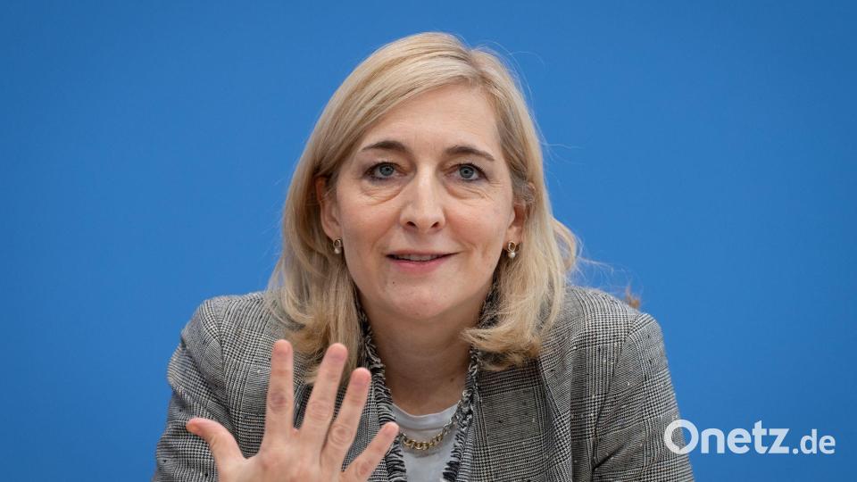 Ministerin Warken will Beitragserhöhungen abwenden. (Archivbild) Bild: Soeren Stache/dpa