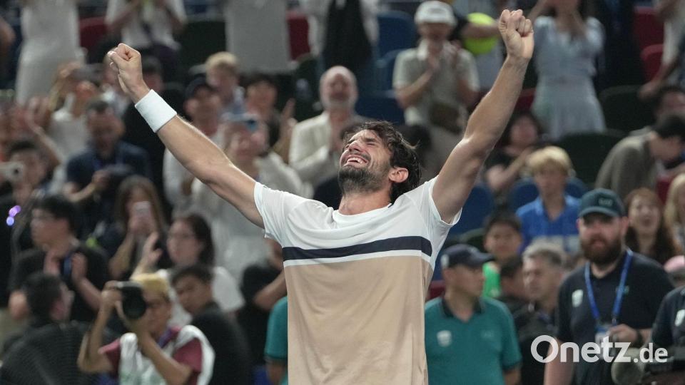 Valentin Vacherot feiert beim Shanghai Masters den größten Erfolg seiner Karriere. Bild: Andy Wong/AP/dpa