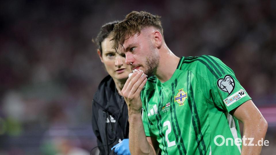Conor Bradley wird den Nordiren gegen Deutschland fehlen. (Archivbild) Bild: Rolf Vennenbernd/dpa