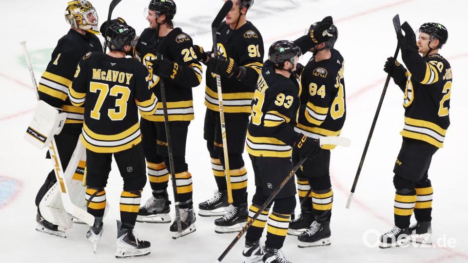 Die Boston Bruins bleiben unter Trainer Marco Sturm ungeschlagen. Bild: Michael Dwyer/AP/dpa