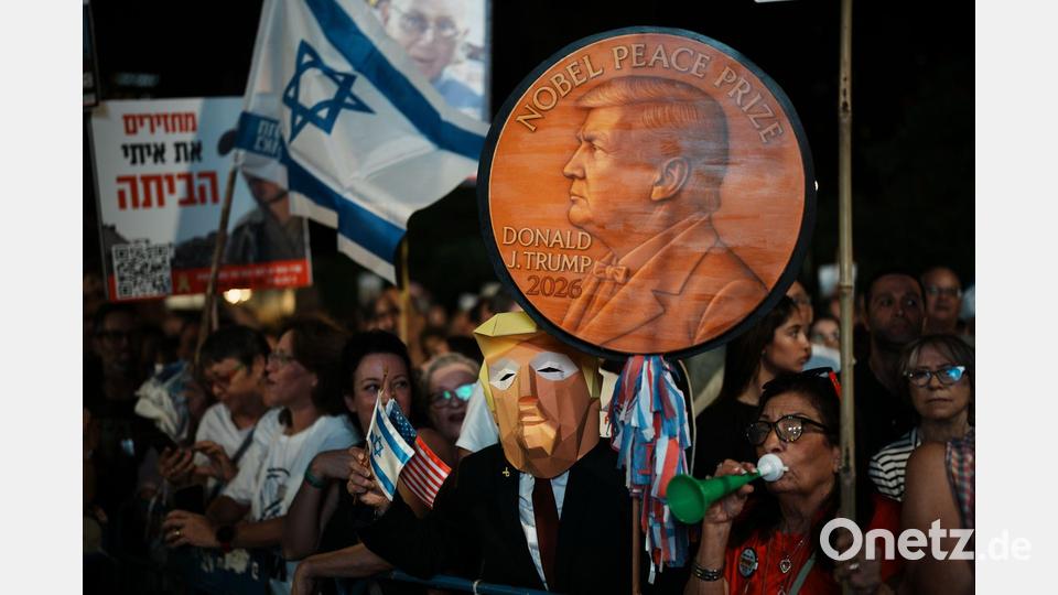 Bei der Kundgebung in Tel Aviv waren „Danke Trump“-Sprechchöre zu hören. Bild: Emilio Morenatti/AP/dpa