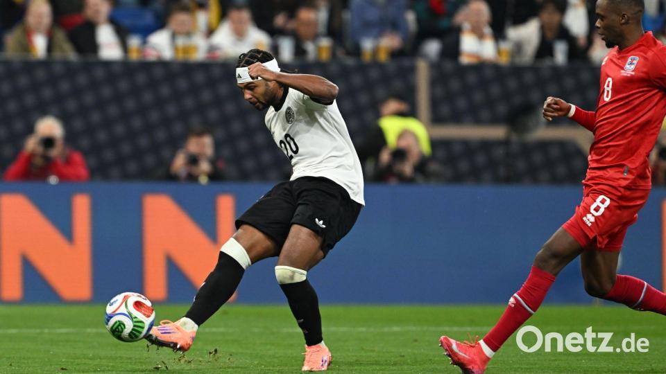 Unhaltbarer Schuss: Serge Gnabry trifft zum 3:0 gegen Luxemburg. Bild: Federico Gambarini/dpa