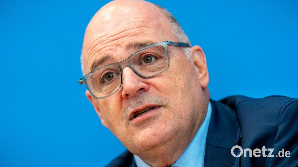 Der Arbeitgeber-Funktionär Kampeter wirft dem Kassenärzte-Chef vor, die Diskussion in eine falsche Richtung zu lenken. Bild: Michael Kappeler/dpa