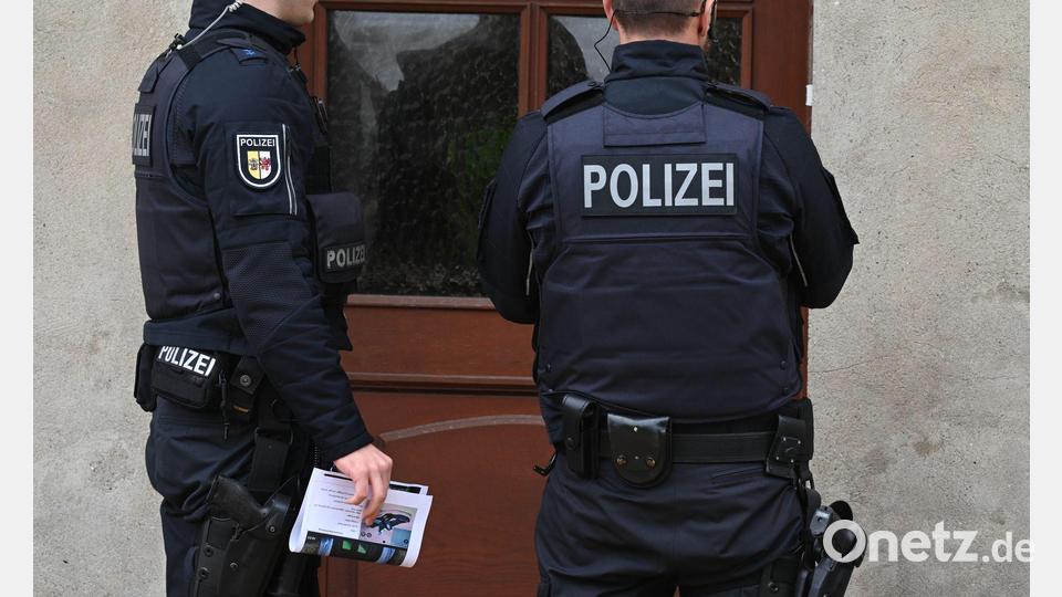 Die Polizei sucht weiter nach dem achtjährigen Fabian und befragt die Nachbarn und Anwohner. Bild: Stefan Sauer/dpa