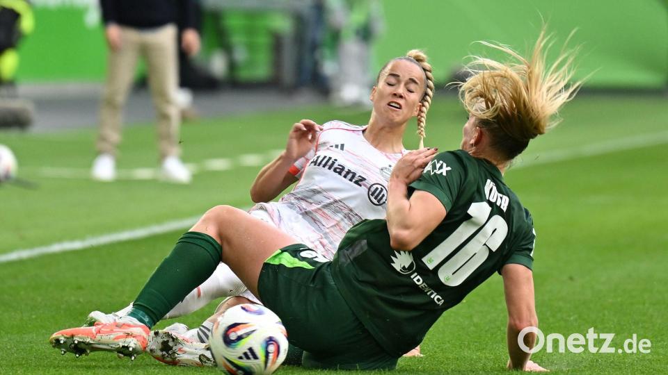 Im Zweikampf: Giulia Gwinn (l) vom FC Bayern München und Wolfsburgs Camilla Küver. Bild: Swen Pförtner/dpa