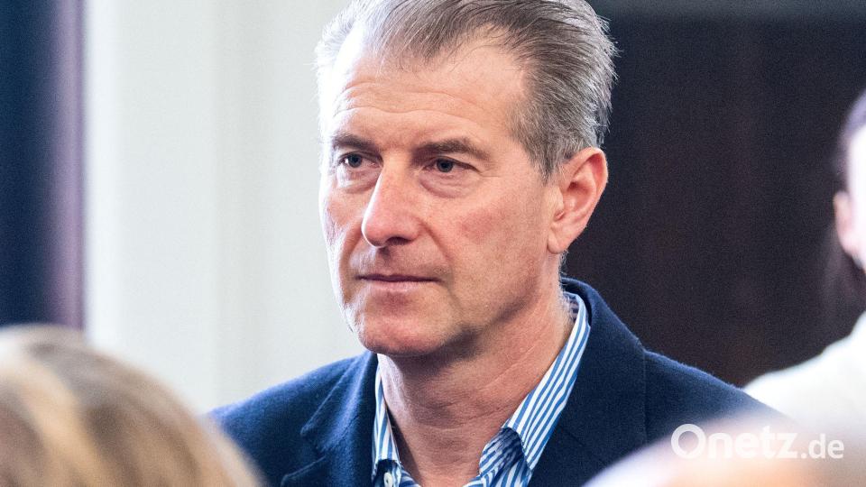 Der Vater Stephan Hensel ist Nebenkläger in dem Prozess. Bild: Daniel Bockwoldt/dpa Pool/dpa