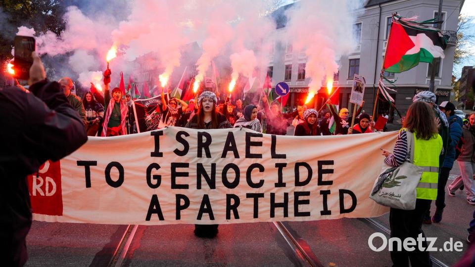 Vor dem Spiel gab es Demonstrationen. Bild: Javad Parsa/NTB/dpa