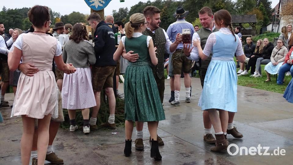 Bei den &quot;Oldies&quot; ging kein Blumenstrauß, sondern ein Masskrug von Paar zu Paar. Bild: ll