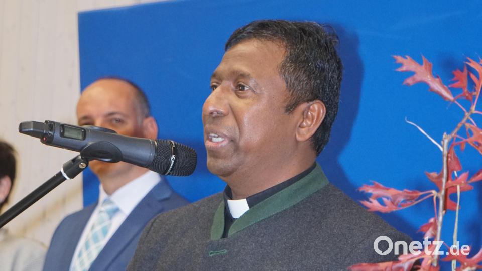 Pfarrer Celestine Thazhuppil freute sich über die freundliche Aufnahme in Dürnsricht. Bild: nib