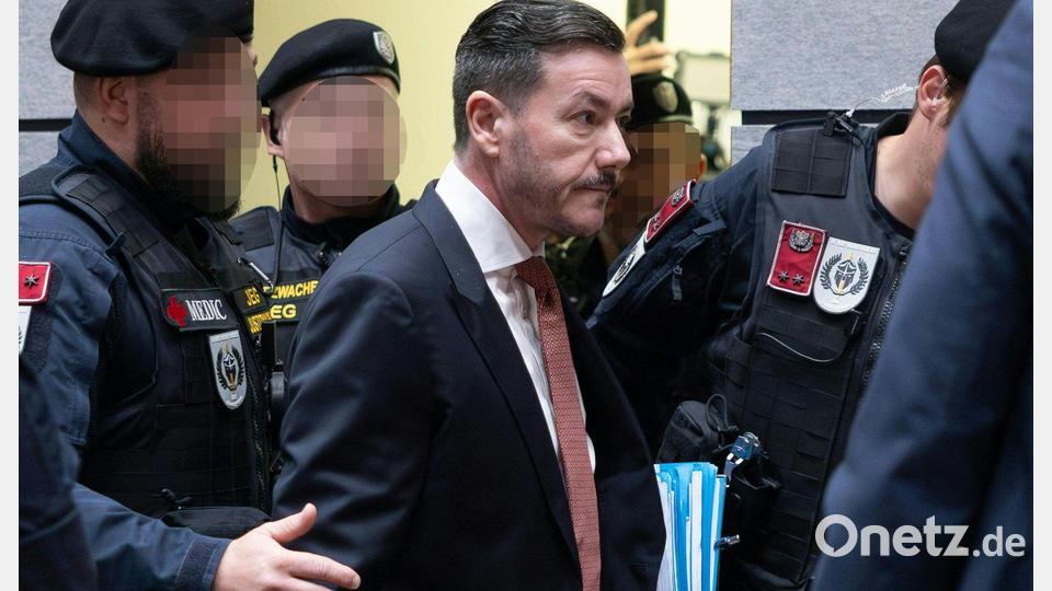 Zahlreiche Journalisten verfolgten den Auftakt des Prozesses gegen René Benko. Bild: Expa/Johann Groder/APA/dpa