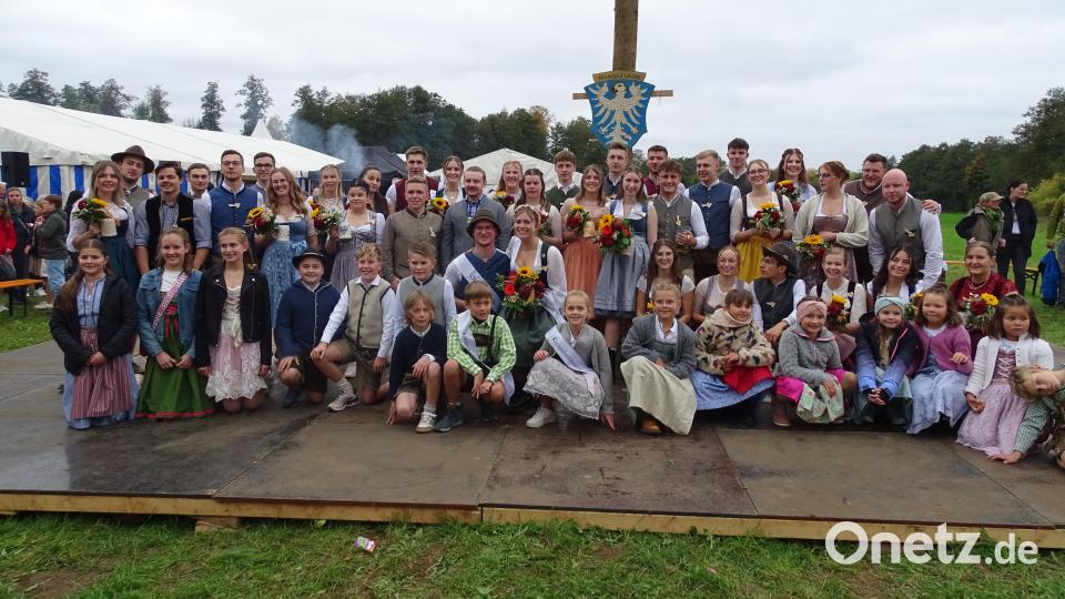 Gruppenbild der großen und der kleinen Kirwapaare. Bild: Sonja Müller