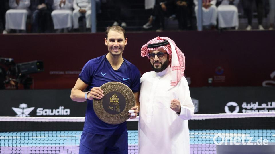 Rafael Nadal (l) war bei der Turnier-Premier im Vorjahr noch als Spieler dabei. Bild: Luo Chen/XinHua/dpa