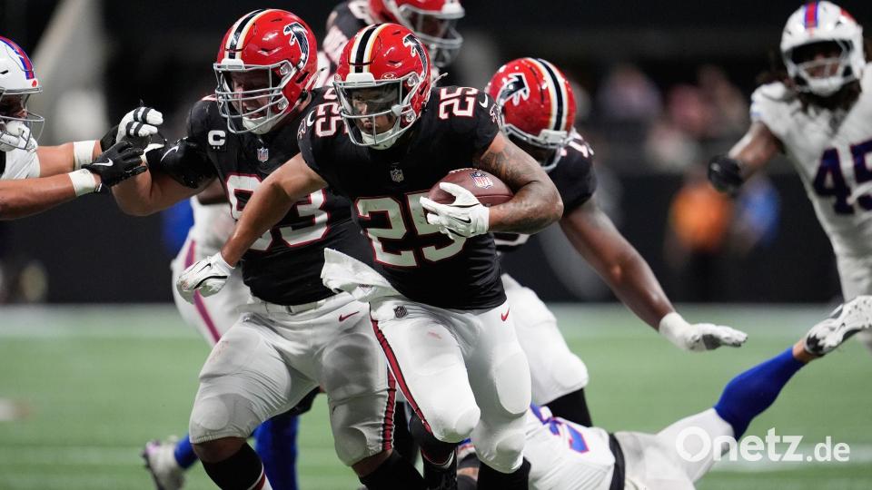 Running Back Tyler Allgeier erzielte den ersten Touchdown für Atlanta. Bild: Mike Stewart/AP/dpa