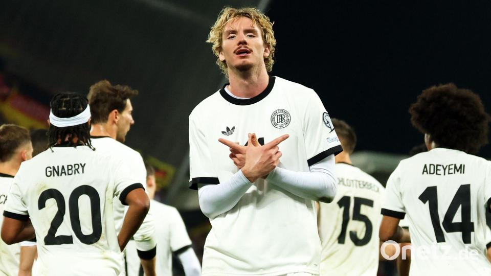 Fußball: WM-Qualifikation Europa, Nordirland - Deutschland, Gruppenphase, Gruppe A, 4. Spieltag, Windsor Park, Nick Woltemade (Deutschland) feiert seinen Treffer zum 0:1. Bild: Christian Charisius/dpa