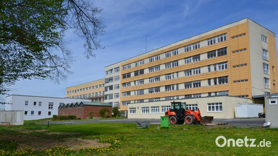 Das Krankenhaus in Tirschenreuth wird erneut umgebaut. Die Baugenehmigung für das Millionenprojekt liegt vor. Allerdings hat die Kliniken Nordoberpfalz AG kein Interesse, schnell mit den Arbeiten zu beginnen. Archivbild: as