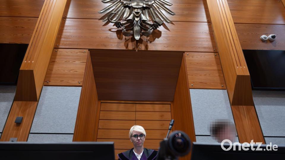 Die Richterin und zwei Schöffen berieten über das Urteil Bild: Johann Groder/EXPA/APA/dpa