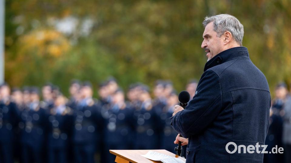 Söder sprach am Mittwoch beim Indienststellungsappell der Offiziersschule der Luftwaffe in Roth. Bild: Daniel Karmann/dpa