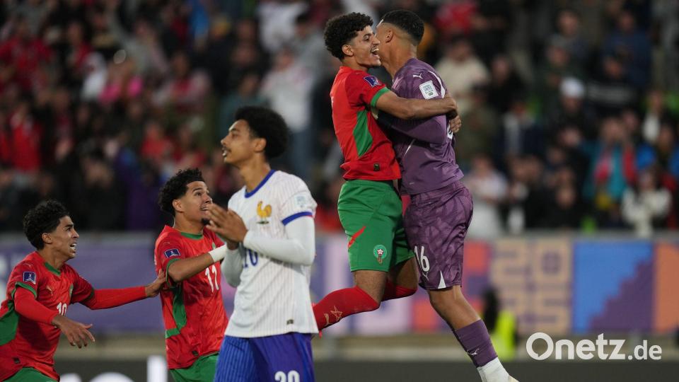 Jubel mit dem Helden des Abends. Bild: Andre Penner/AP/dpa