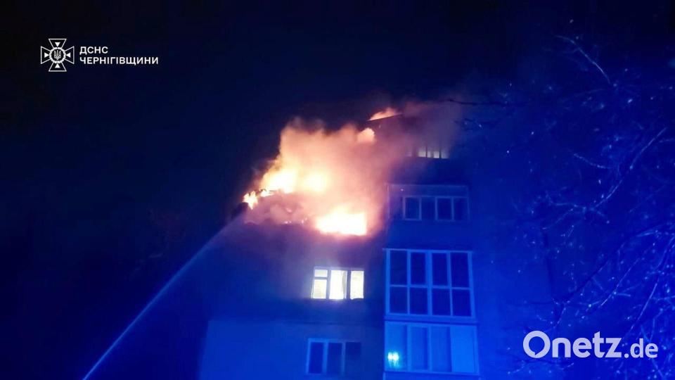 Die russischen Luftangriffe auf die Ukraine gingen auch in der Nacht weiter. (Archivfoto) Bild: -/Ukrainian Emergency Service via AP/dpa